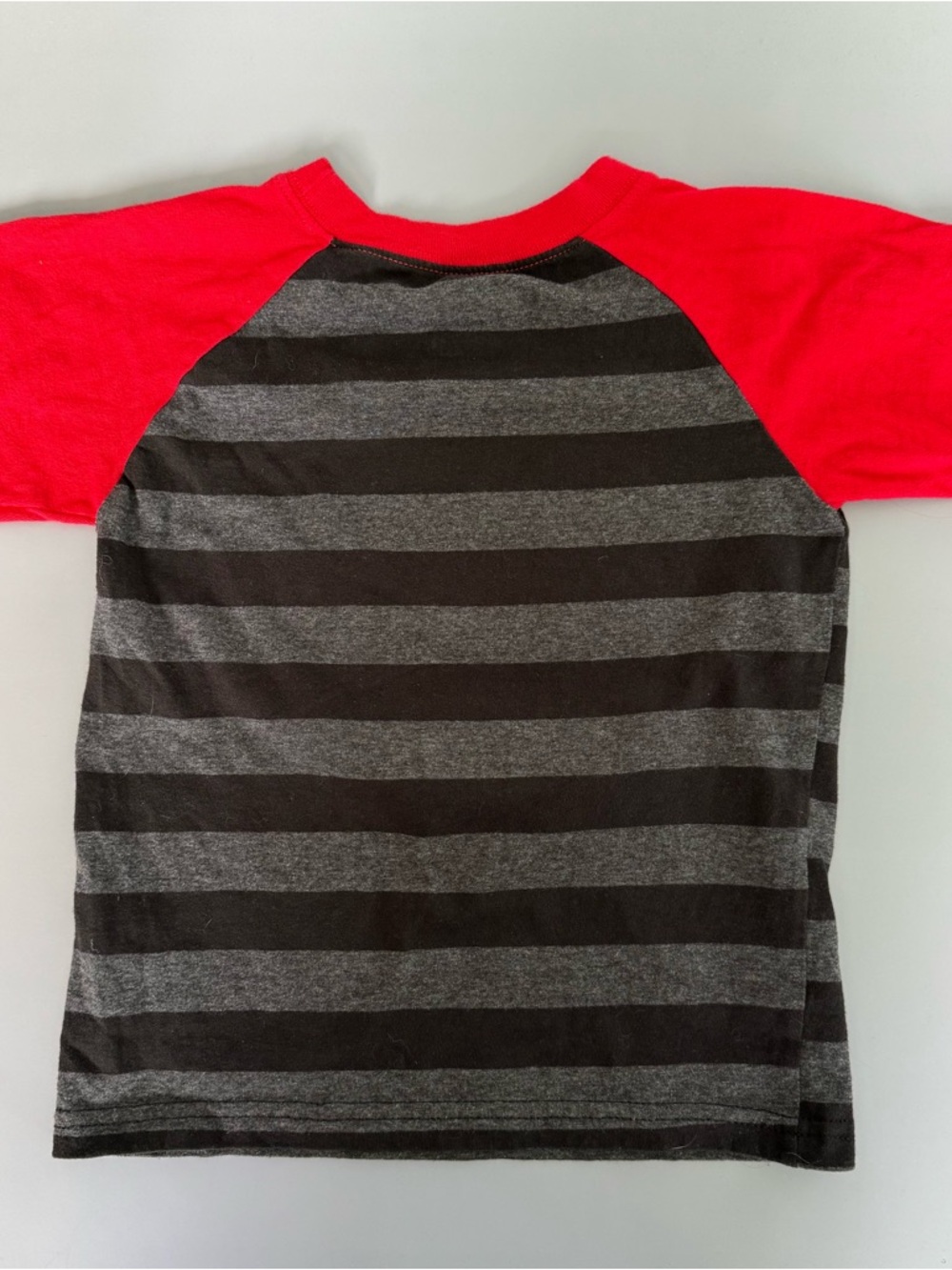 💜3/$15 Marvel Captain America Toddler Striped T-Shirt – Red & Black – Size 4T - Picture 4 of 8